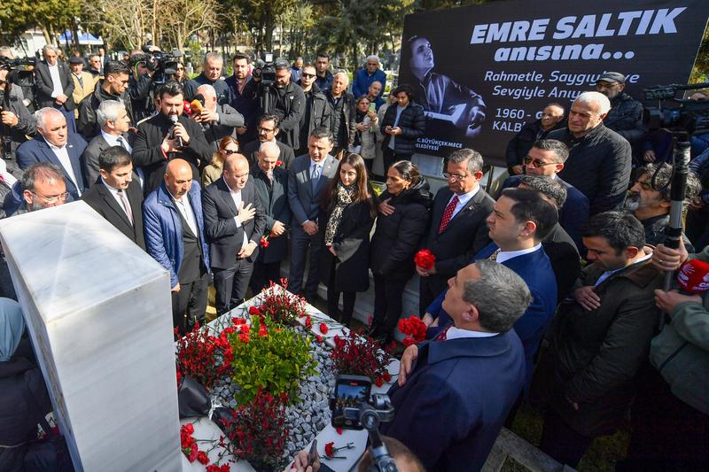 emre-saltik-kabri-basinda-anildi