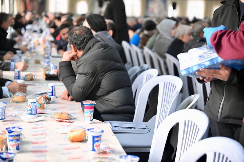 alevilikte-cenaze-yemegi-nedir-tartisilan-gelenek-ibadet-mi-sosyal-baski-mi-